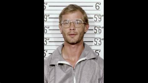 Wiki jeffrey dahmer - Jeffrey Lionel Dahmer ( Milwaukee, 21 de maio de 1960 – Portage, 28 de novembro de 1994) foi um assassino em série americano. [ 1] Dahmer assassinou dezessete homens e garotos, entre 1978 e 1991, a maioria entre os anos de 1989 e 1991. [ 2][ 3] Seus crimes eram particularmente hediondos, envolvendo estupro, necrofilia e canibalismo . 